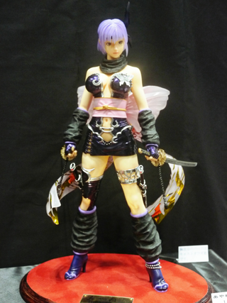 Illustration for article titled This Bayonetta Figure Pistol Kicks Out A Whopping Price Tag